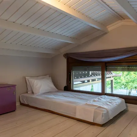 Garden Haven - Cozy Seaside Getaway *