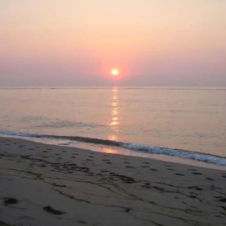 펜션 Garden Haven - Cozy Seaside Getaway *